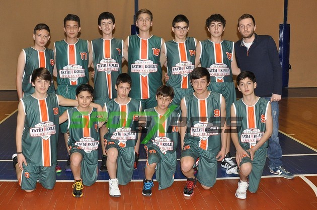 Küçük Erkekler basketbol ligi sürüyor