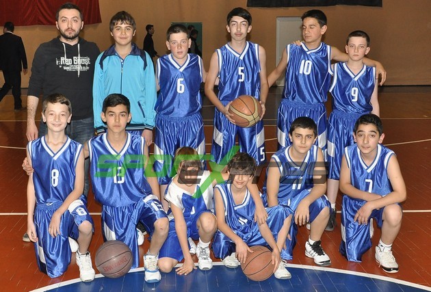 Küçük Erkekler basketbol ligi sürüyor