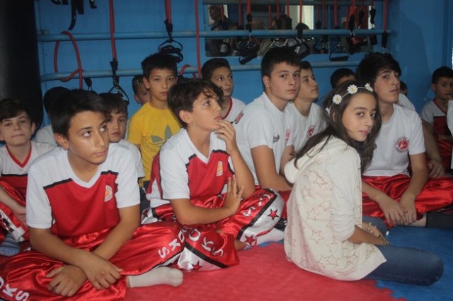 Kick Boks'ta 55 sporcu terfi etti