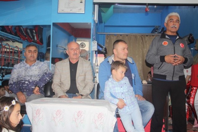 Kick Boks'ta 55 sporcu terfi etti