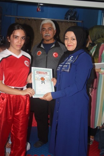 Kick Boks'ta 55 sporcu terfi etti