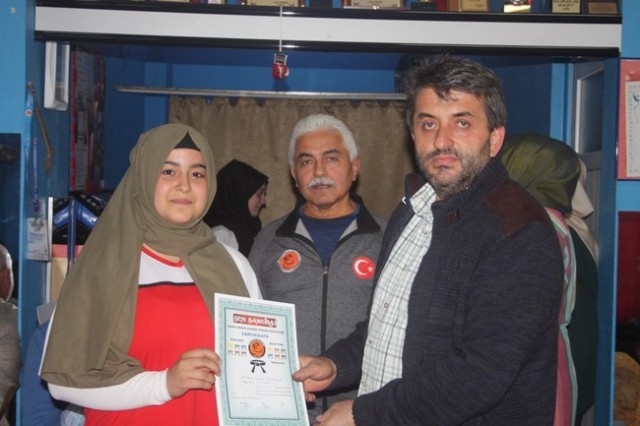Kick Boks'ta 55 sporcu terfi etti