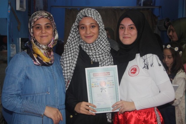Kick Boks'ta 55 sporcu terfi etti