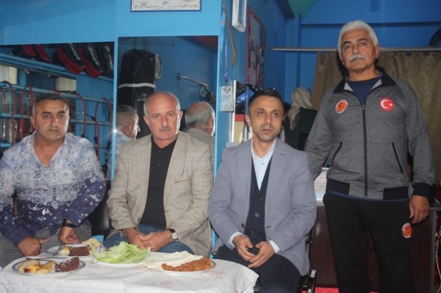Kick Boks'ta 55 sporcu terfi etti