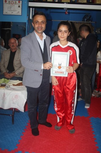 Kick Boks'ta 55 sporcu terfi etti