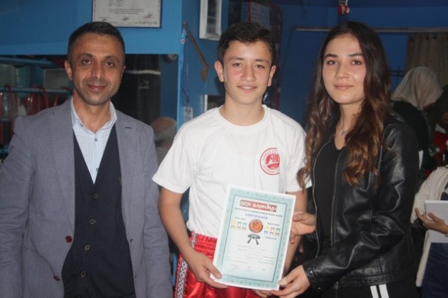 Kick Boks'ta 55 sporcu terfi etti