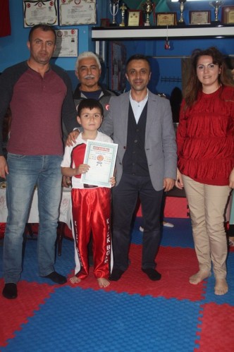 Kick Boks'ta 55 sporcu terfi etti
