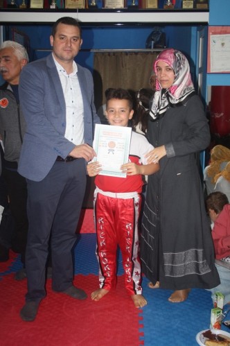 Kick Boks'ta 55 sporcu terfi etti