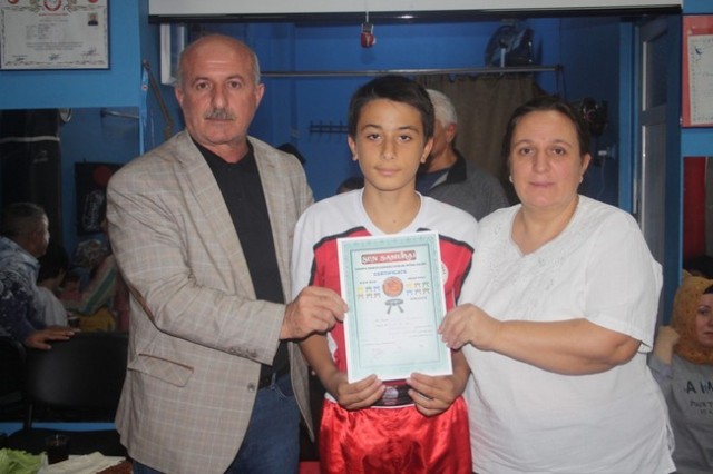 Kick Boks'ta 55 sporcu terfi etti