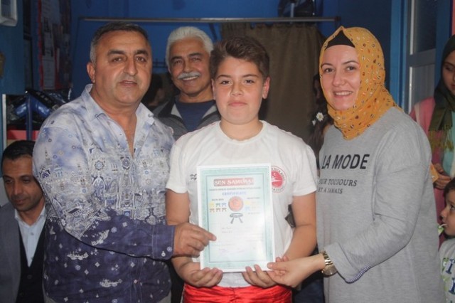 Kick Boks'ta 55 sporcu terfi etti