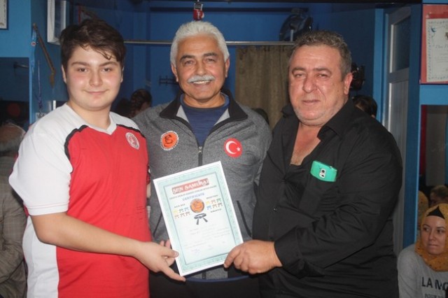 Kick Boks'ta 55 sporcu terfi etti