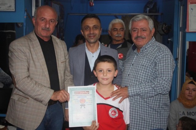 Kick Boks'ta 55 sporcu terfi etti