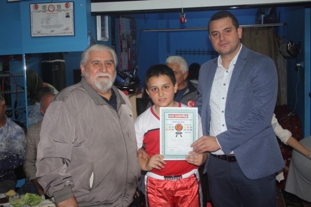 Kick Boks'ta 55 sporcu terfi etti