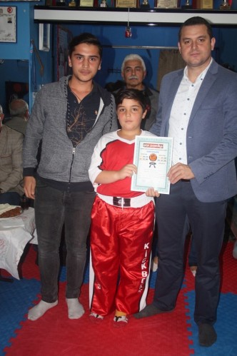 Kick Boks'ta 55 sporcu terfi etti