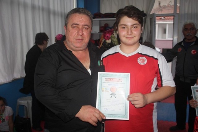 Kick Boks'ta 55 sporcu terfi etti