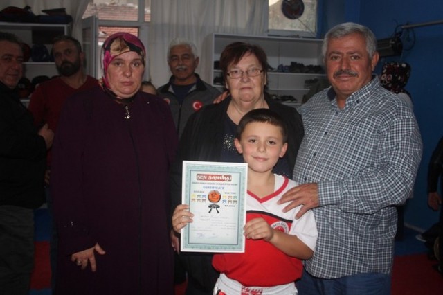 Kick Boks'ta 55 sporcu terfi etti