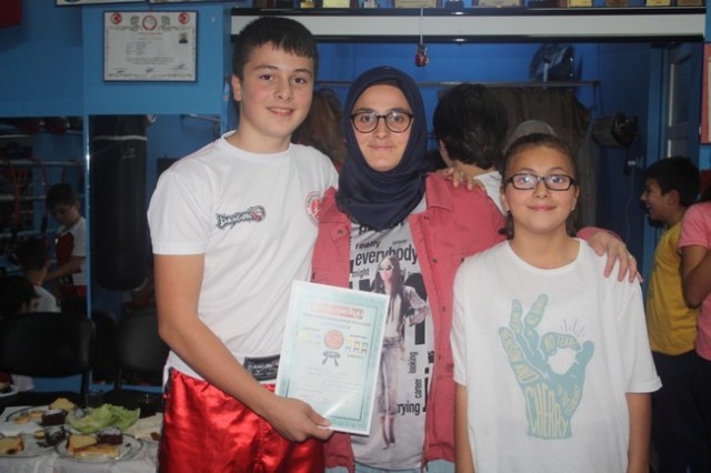 Kick Boks'ta 55 sporcu terfi etti