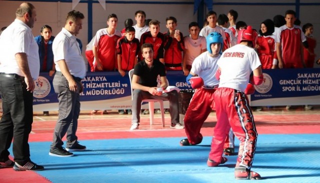 Kick Boksçular Akyazı’da madalya aradı