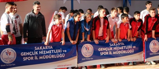 Kick Boksçular Akyazı’da madalya aradı