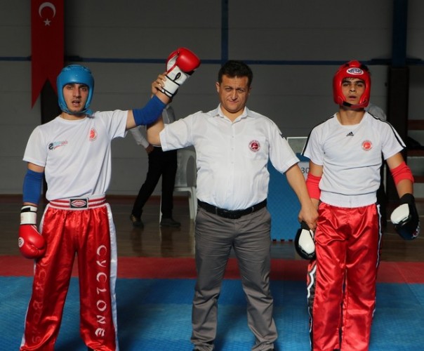 Kick Boksçular Akyazı’da madalya aradı