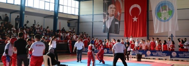 Kick Boksçular Akyazı’da madalya aradı
