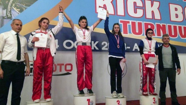 Kick Boksçular Antalya'da madalyaları topladı