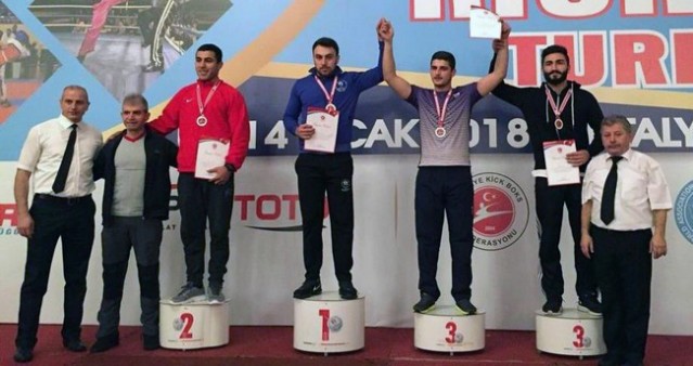 Kick Boksçular Antalya'da madalyaları topladı