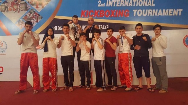 Kick Bokscular madalya ile döndü