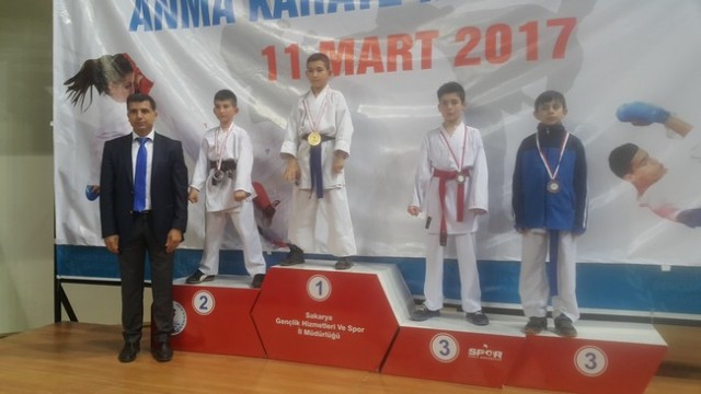 Kobaş Karate'den 43 madalya