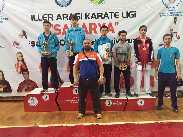 Geyve Karateciler sezonu mutlu kapattı..