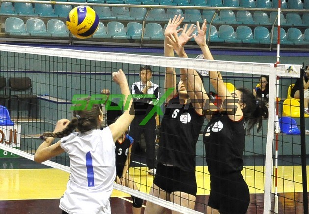 Küçük Kızlar Voleybolda Şampiyon Hendek