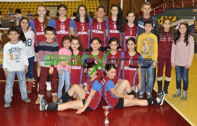 Küçük Kızlar Voleybolda Şampiyon Hendek