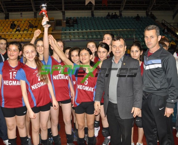 Küçük Kızlar Voleybolda Şampiyon Hendek