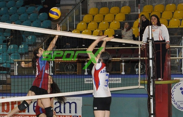 Küçük Kızlar Voleybolda Şampiyon Hendek