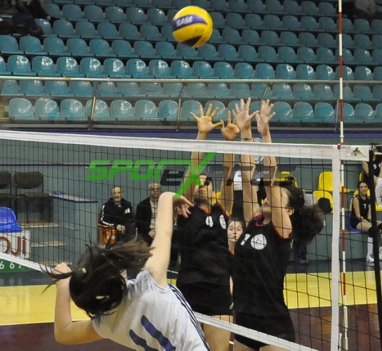 Küçük Kızlar Voleybolda Şampiyon Hendek