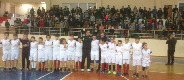 Küçükler Hetbolda Kupa Sevinci