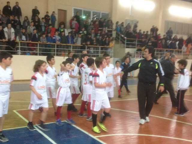 Küçükler Hetbolda Kupa Sevinci