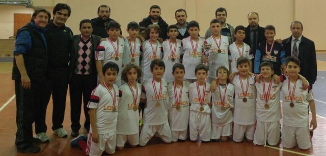Küçükler Hetbolda Kupa Sevinci
