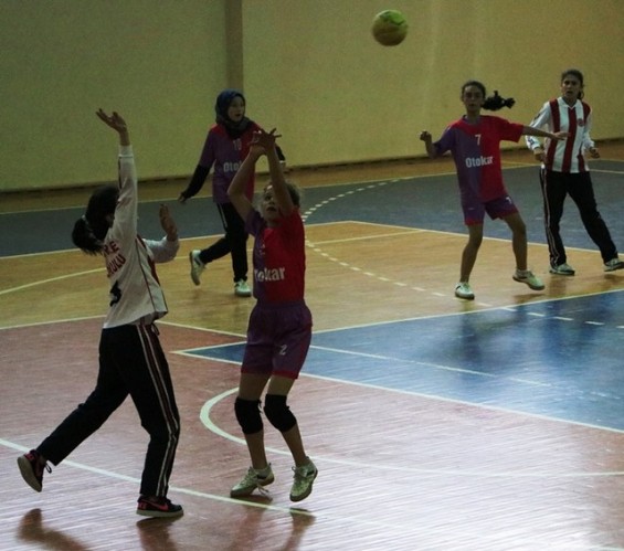 Küçükler Hetbolda Kupa Sevinci