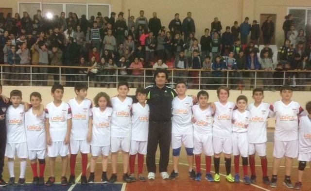 Küçükler Hetbolda Kupa Sevinci