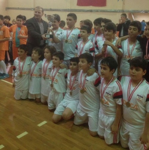 Küçükler Hetbolda Kupa Sevinci