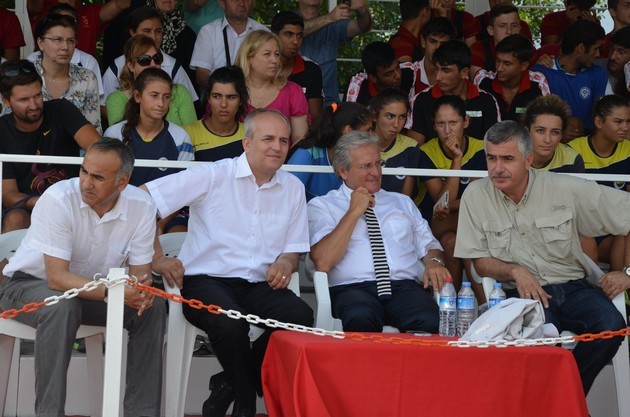 Türkiye Gençler 2.Etap Kürek Şampiyonası Sapanca'da yapıldı