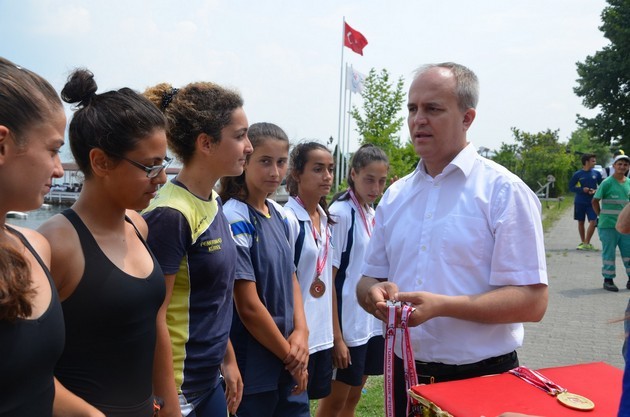 Türkiye Gençler 2.Etap Kürek Şampiyonası Sapanca'da yapıldı