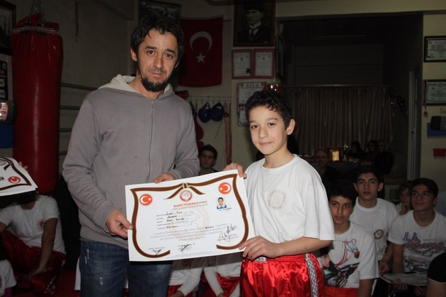 Kahverengi Kuşaklarını aldılar
