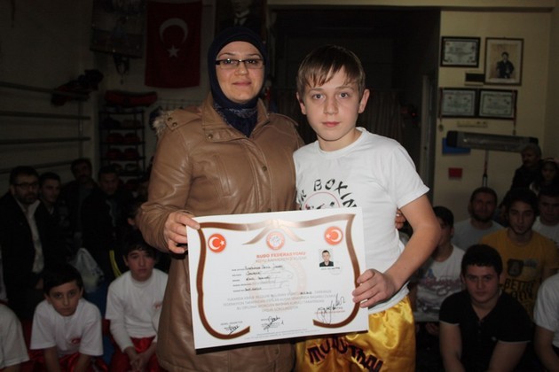Kahverengi Kuşaklarını aldılar