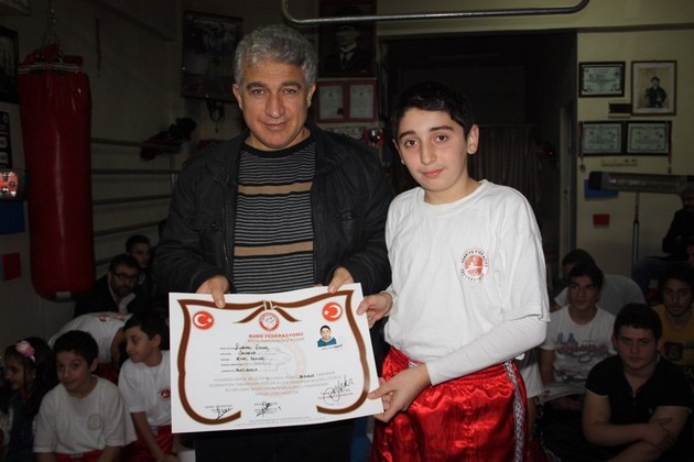 Kahverengi Kuşaklarını aldılar