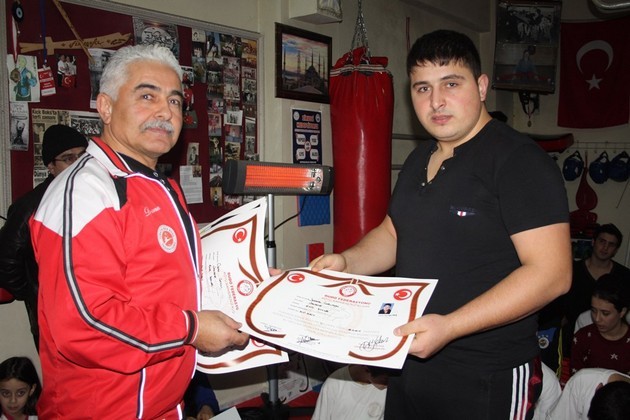 Kahverengi Kuşaklarını aldılar