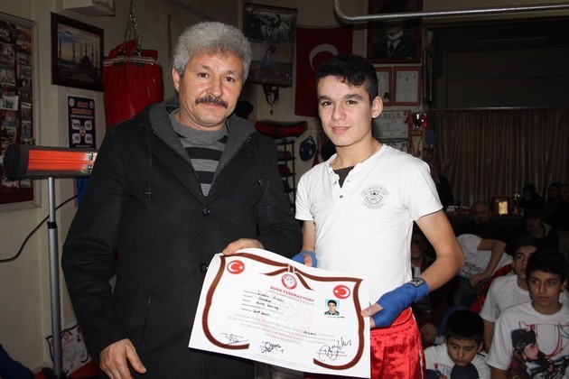 Kahverengi Kuşaklarını aldılar