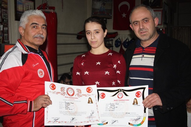 Kahverengi Kuşaklarını aldılar