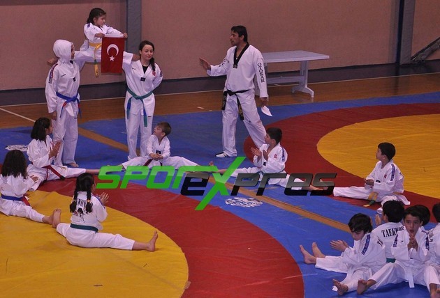 Taekwondo ‘ da yeni kuşaklar takıldı